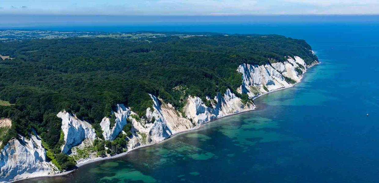 Luftfoto af Møns Klint til udstillingen Luftkunst Danmark i Bogense